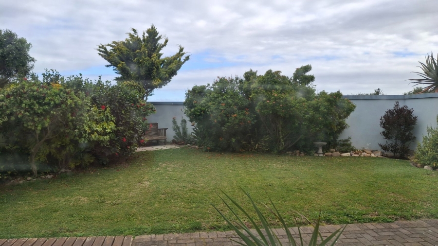 3 Bedroom Property for Sale in Boggomsbaai Western Cape